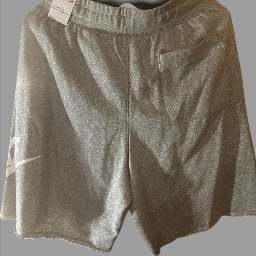 Nike Club Men's French Terry Alumni Shorts - Picture 2 of 4